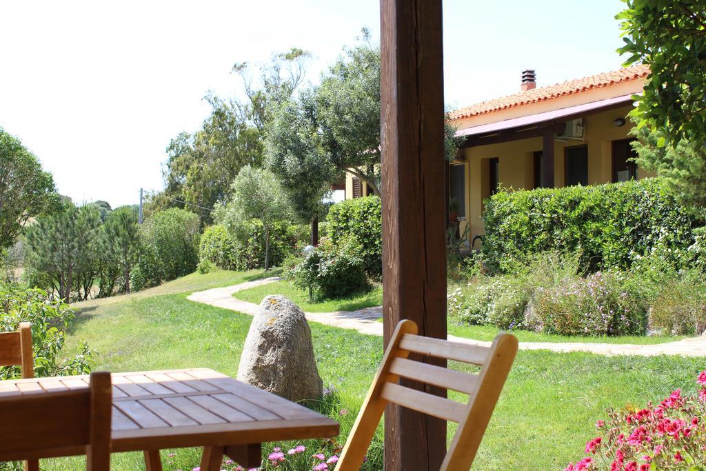 Agriturismo Campesi Casale Tra Le Vigne Aglientu Exterior photo